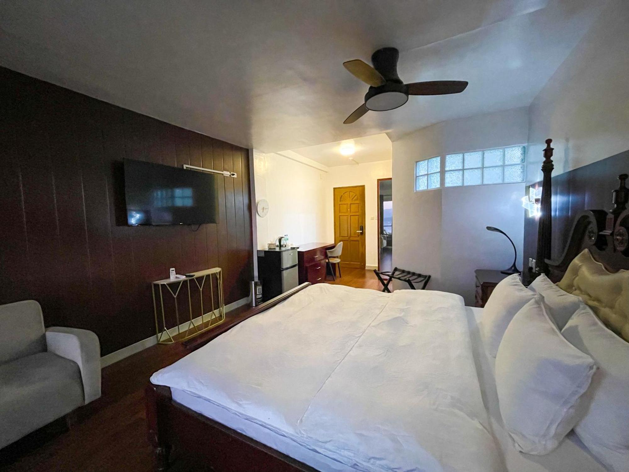 Montani Beach Resort Puerto Galera Powered By Cocotel Exterior foto