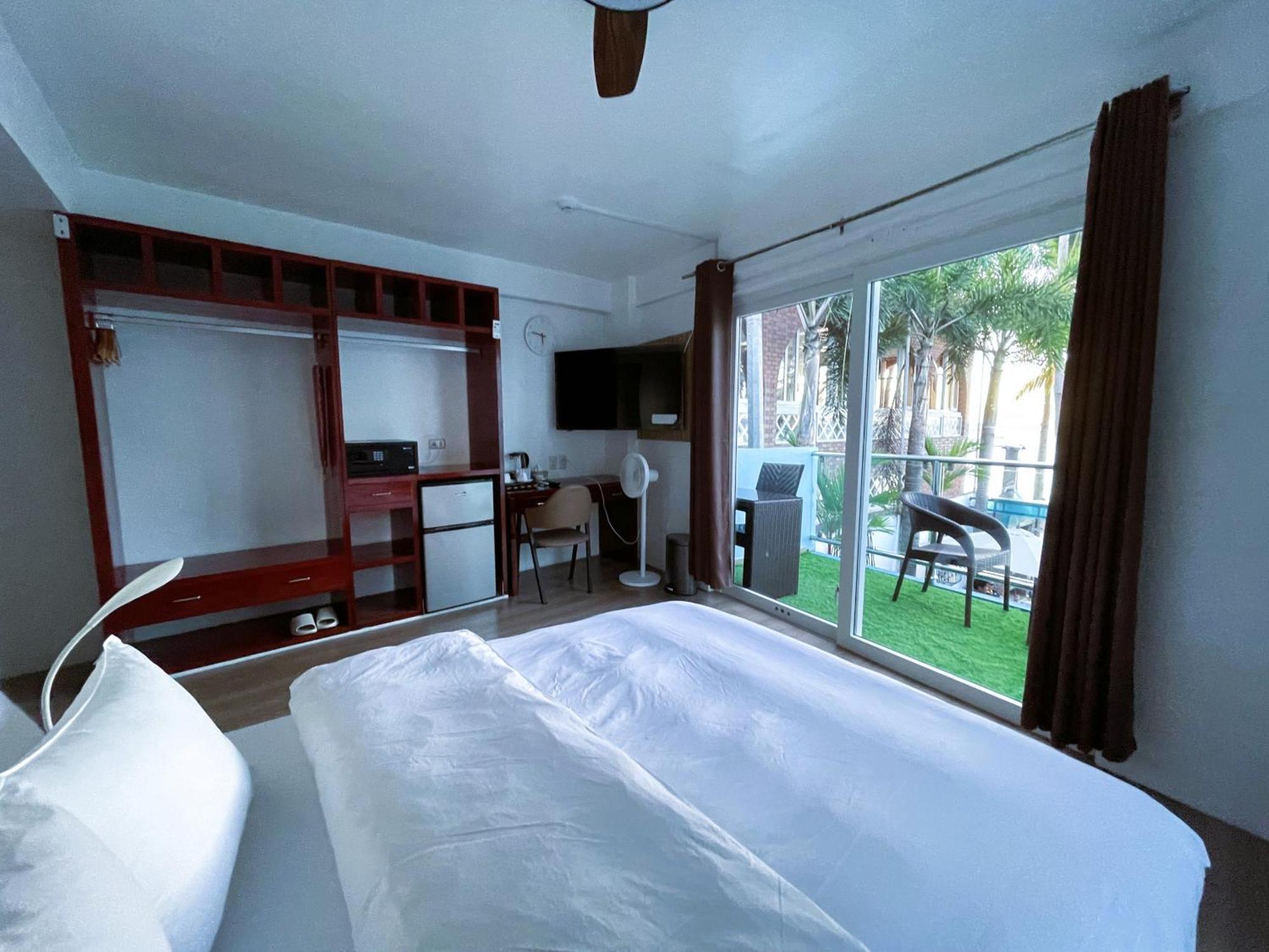 Montani Beach Resort Puerto Galera Powered By Cocotel Exterior foto