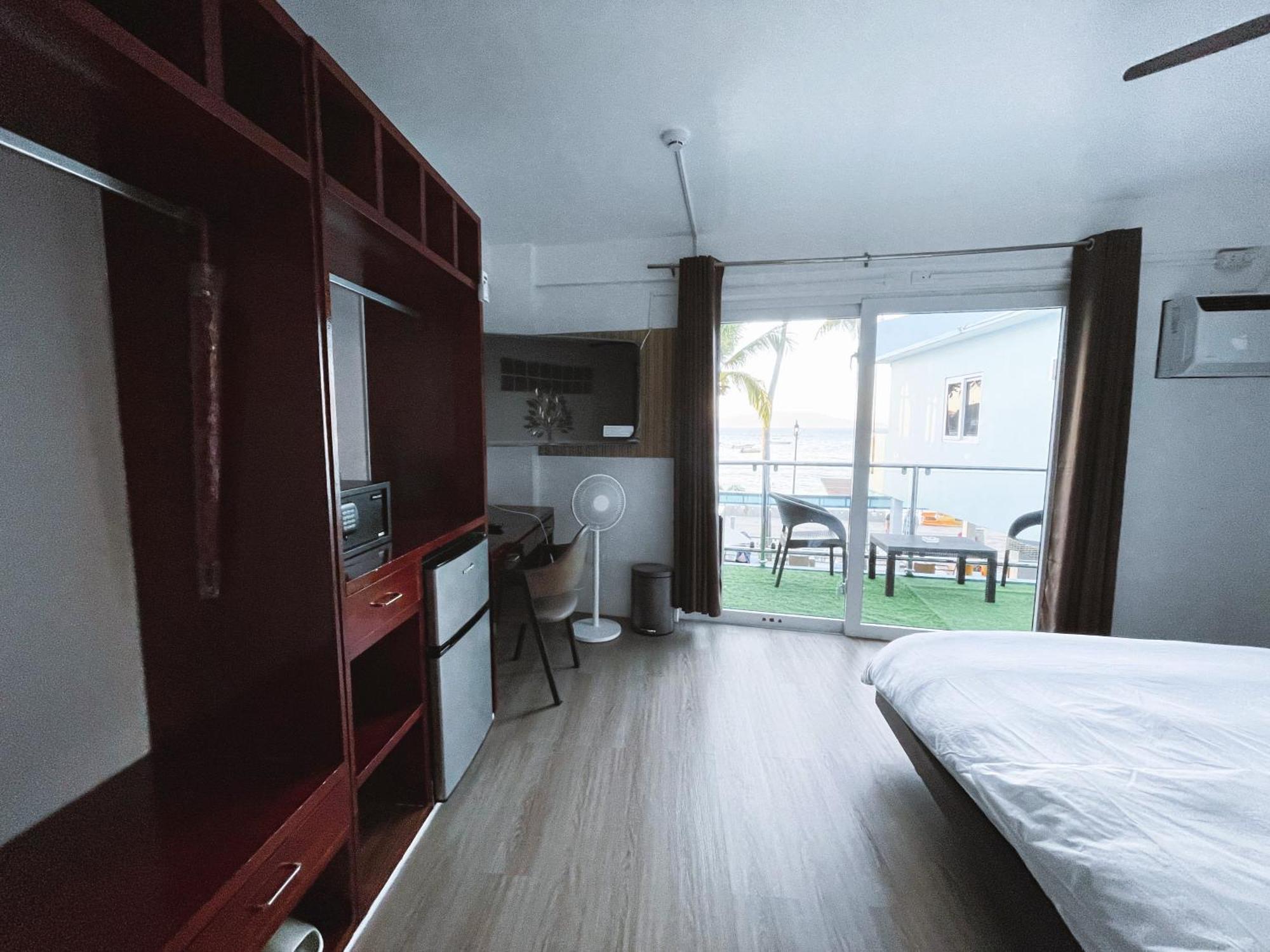 Montani Beach Resort Puerto Galera Powered By Cocotel Exterior foto
